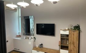 Lux Apartments Top Center